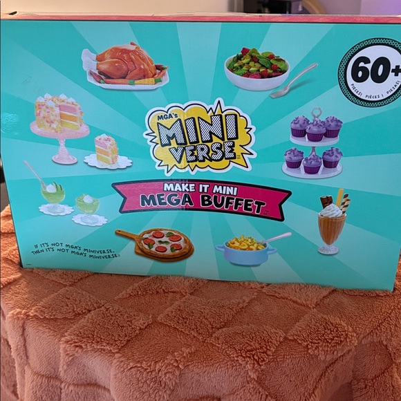 MGA’s MINI VERSE Make It Mini Mega Buffet Set - Picture 3 of 5